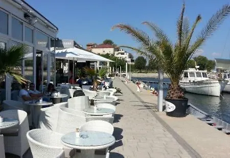 Casa Atelierelor Гостевой дом Констанца